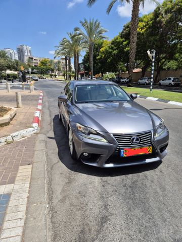 לקסוס IS