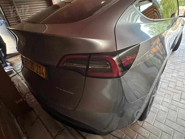 מודעת רכב טסלה מודל Y