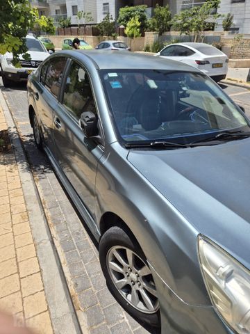 סובארו B4/לגאסי