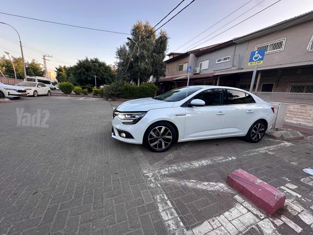 רנו מגאן