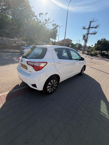טויוטה יאריס