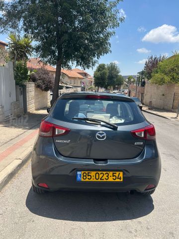מודעת רכב מאזדה 2