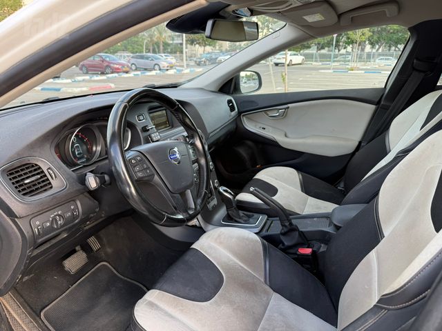 וולוו V40