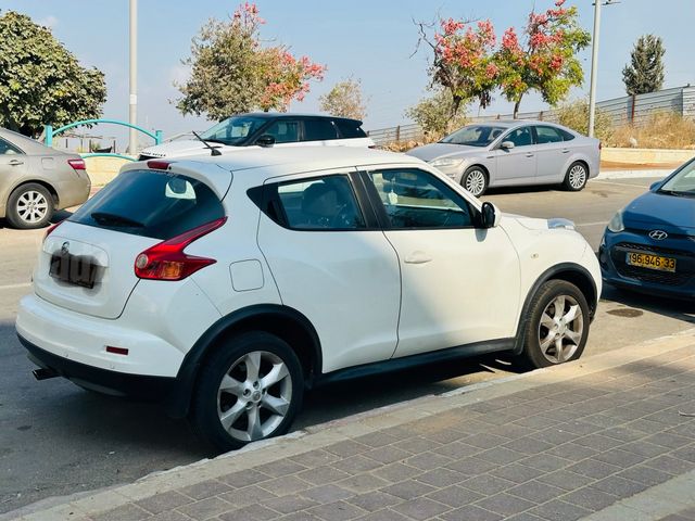 ניסאן ג'וק