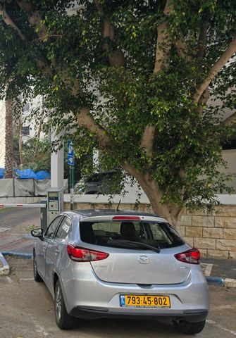 מודעת רכב מאזדה 2
