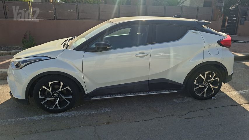 מודעת רכב טויוטה C-HR