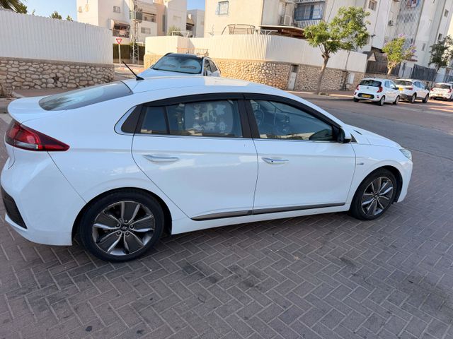 יונדאי איוניק