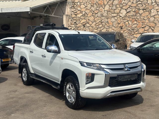 מיצובישי טרייטון / L200