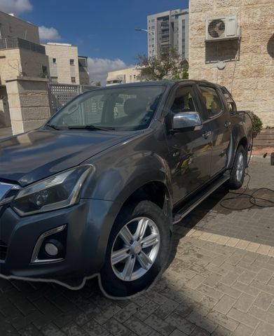 איסוזו די-מקס