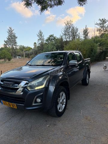 איסוזו די-מקס