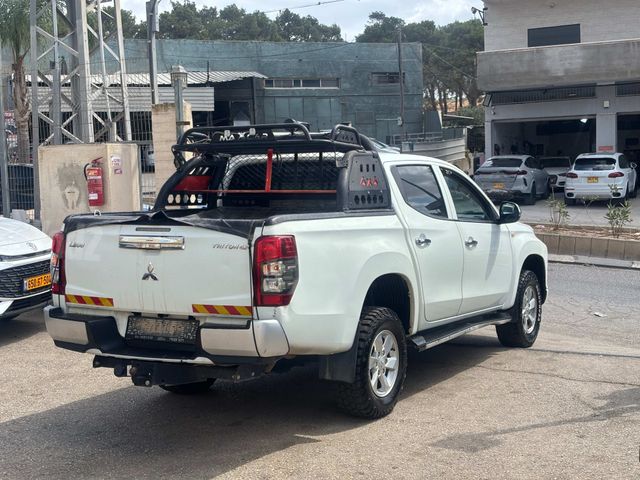 מיצובישי טרייטון / L200