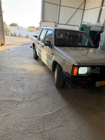 מיצובישי טרייטון / L200