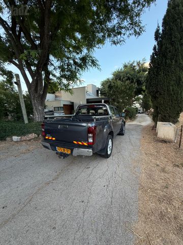 איסוזו די-מקס