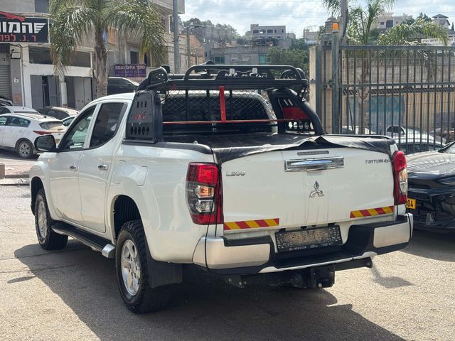 מיצובישי טרייטון / L200