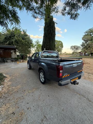 איסוזו די-מקס