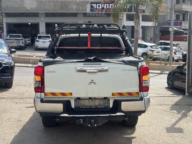 מיצובישי טרייטון / L200