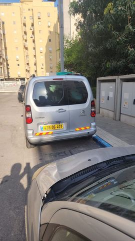 מודעת רכב סיטרואן ברלינגו