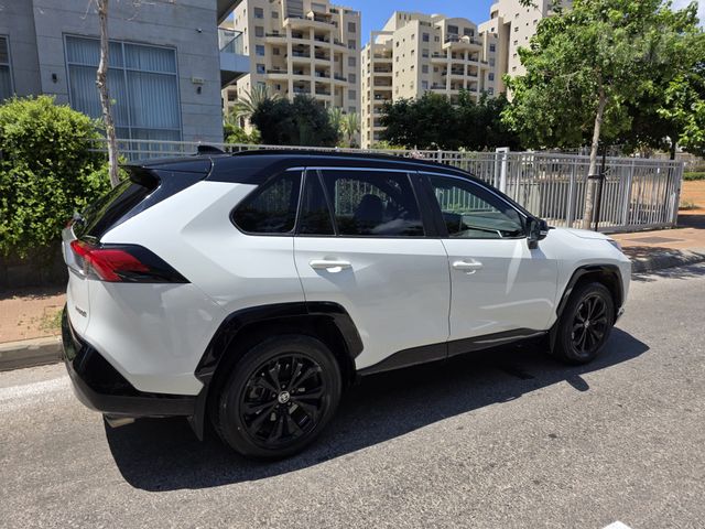 טויוטה RAV4