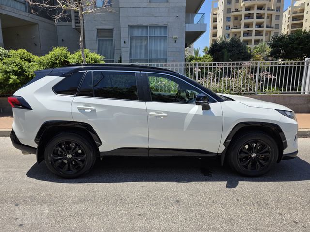 טויוטה RAV4
