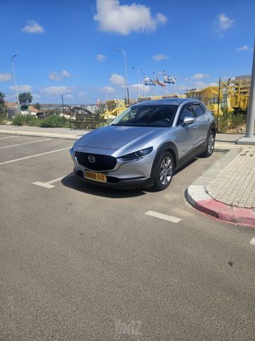 מודעת רכב מאזדה CX-30