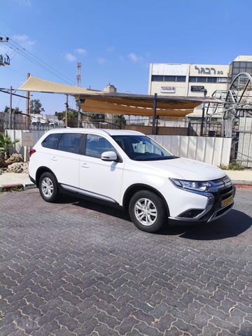מיצובישי אאוטלנדר