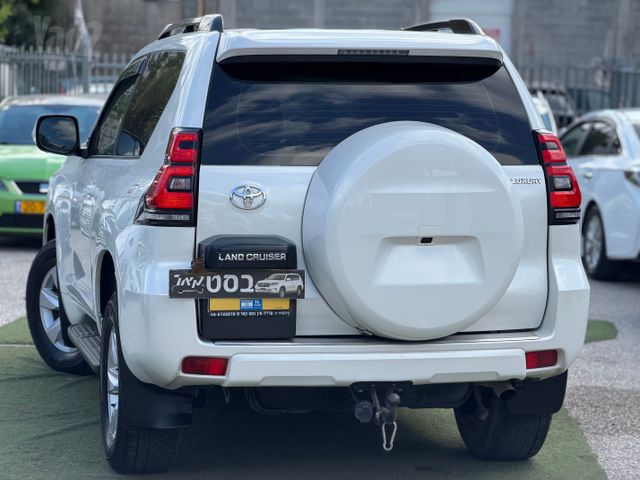 טויוטה לנד קרוזר