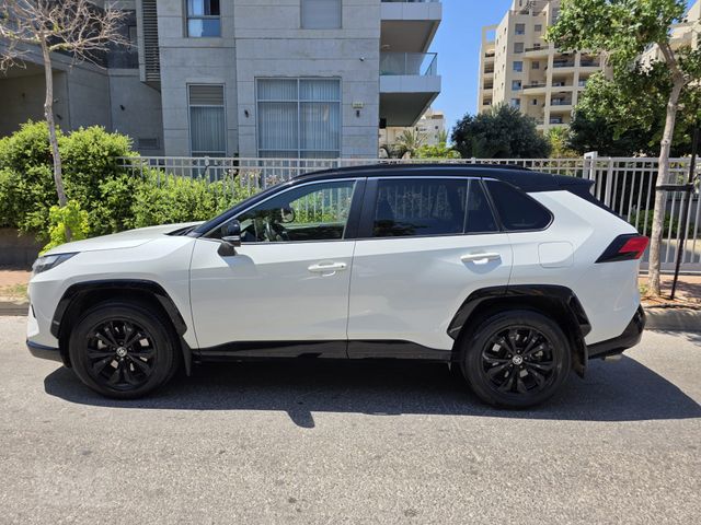 טויוטה RAV4