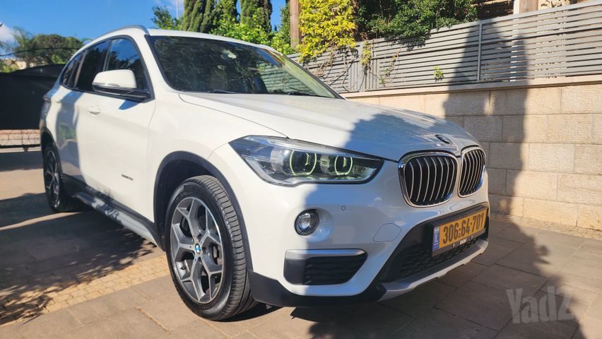 ב מ וו X1