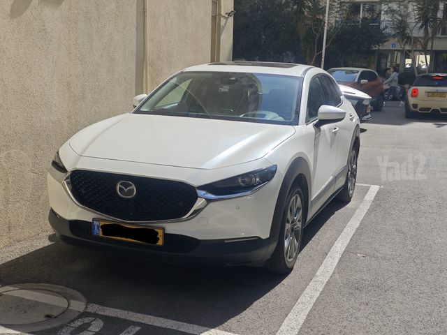 מודעת רכב מאזדה CX-30