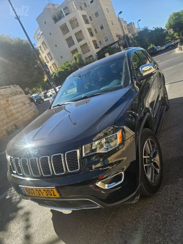 מודעת רכב ג'יפ גרנד צ'ירוקי