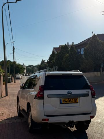 טויוטה לנד קרוזר