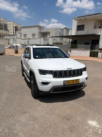 מודעת רכב ג'יפ גרנד צ'ירוקי
