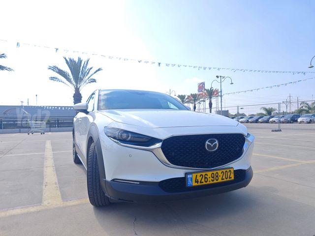 מודעת רכב מאזדה CX-30