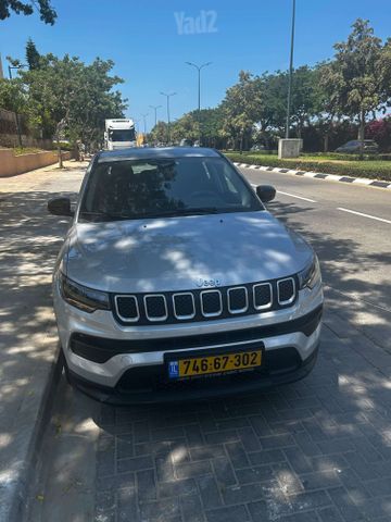 מודעת רכב ג'יפ קומפאס