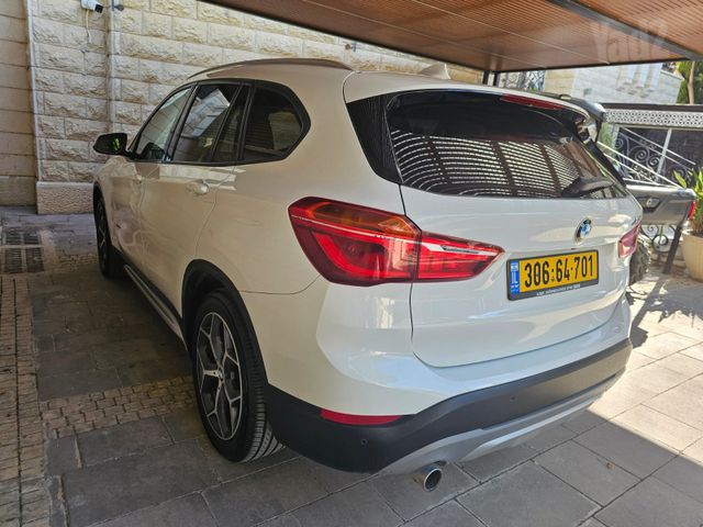 ב מ וו X1