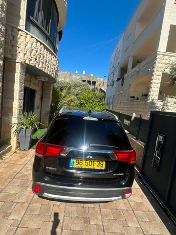 מיצובישי אאוטלנדר