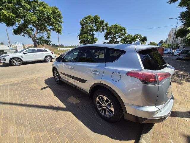 טויוטה RAV4