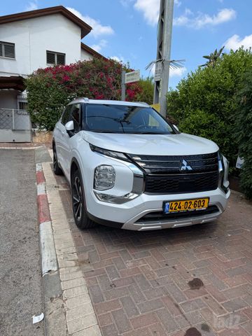 מיצובישי אאוטלנדר