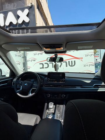 מיצובישי אאוטלנדר