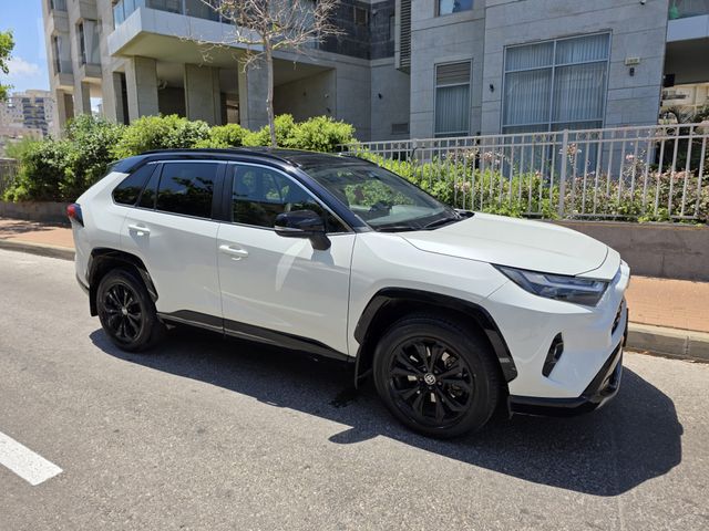 טויוטה RAV4