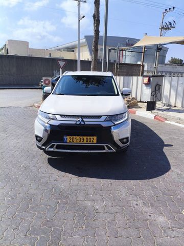 מיצובישי אאוטלנדר