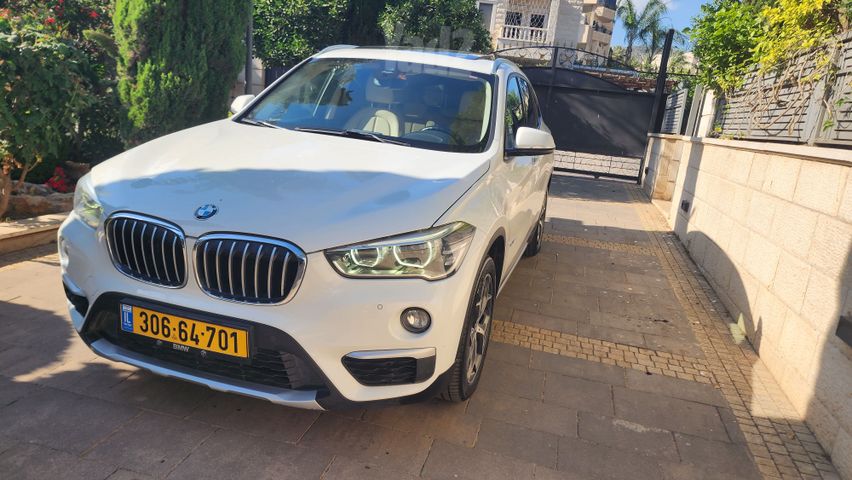 ב מ וו X1