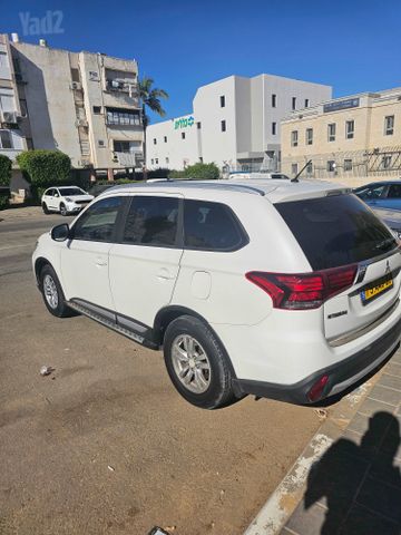 מיצובישי אאוטלנדר