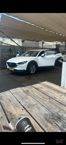 מודעת רכב מאזדה CX-30