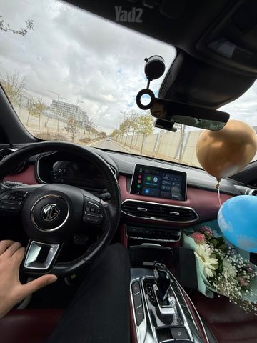 מודעת רכב אם ג'י EHS PHEV