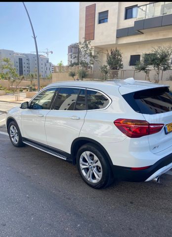 ב מ וו X1
