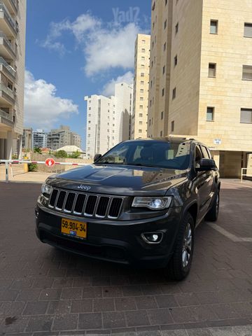 מודעת רכב ג'יפ גרנד צ'ירוקי