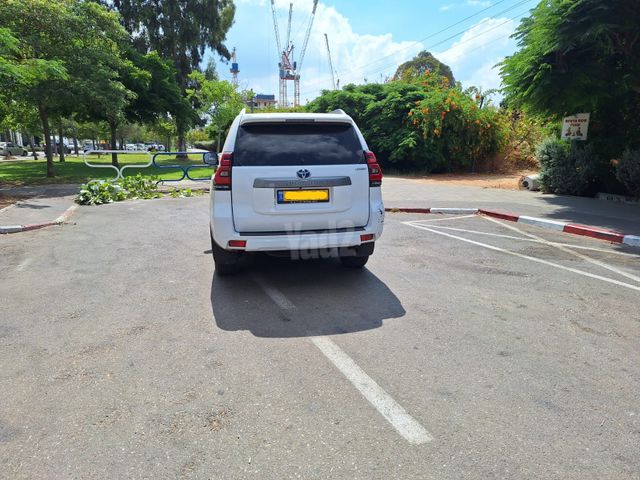 טויוטה לנד קרוזר