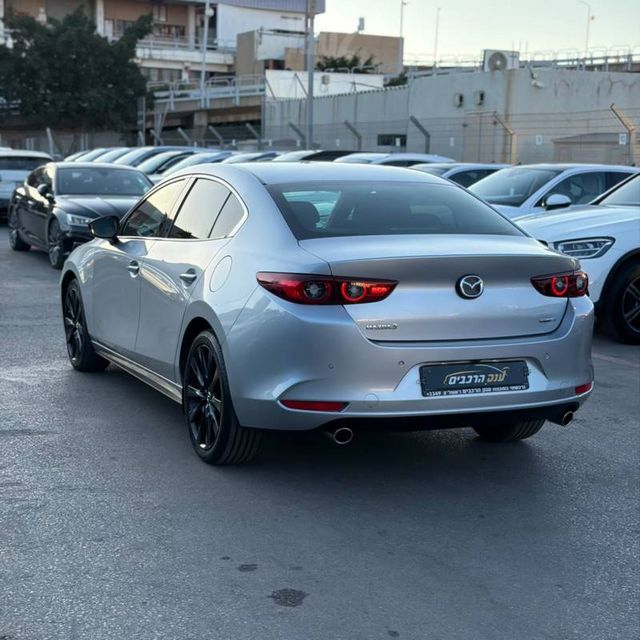 מאזדה 3