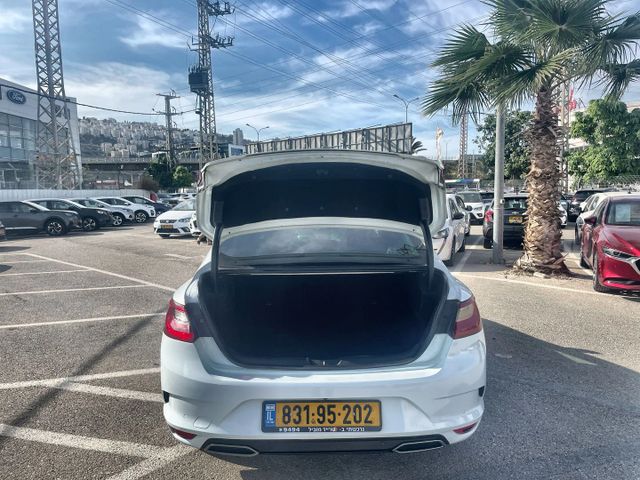 רנו מגאן